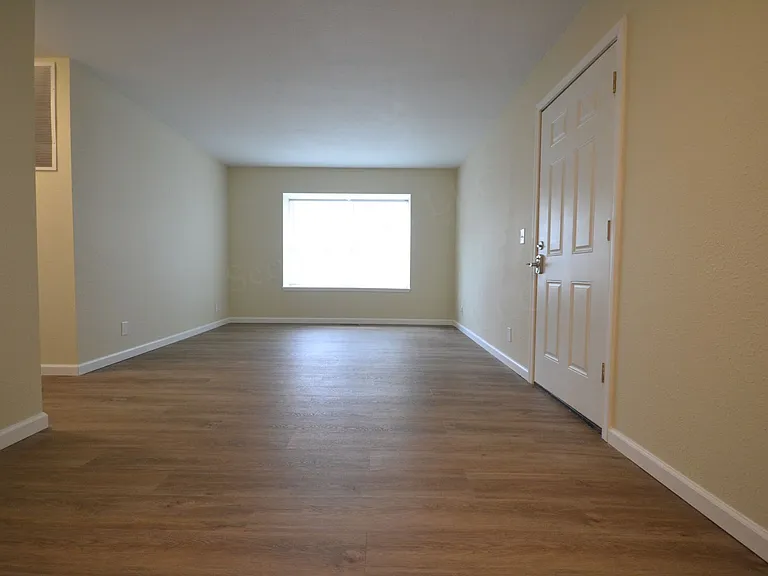 616 Evergreen St — Photo 9