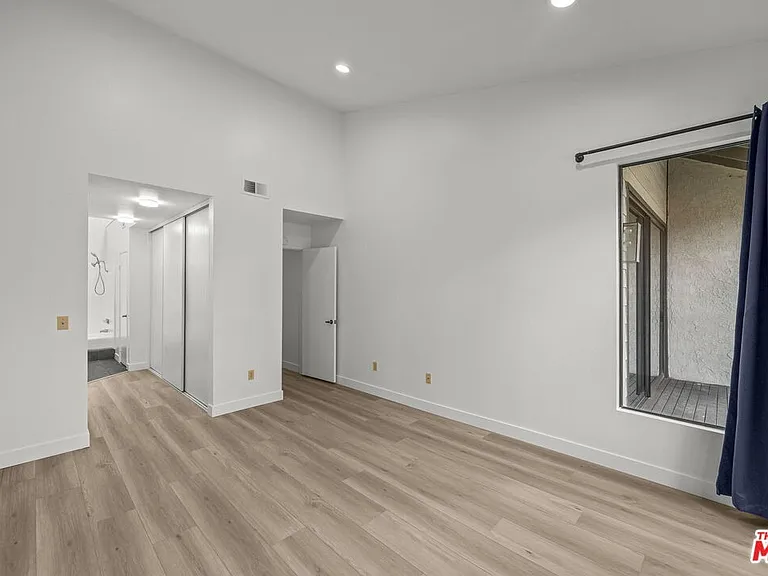 2522 W Macarthur Blvd #D — Photo 6