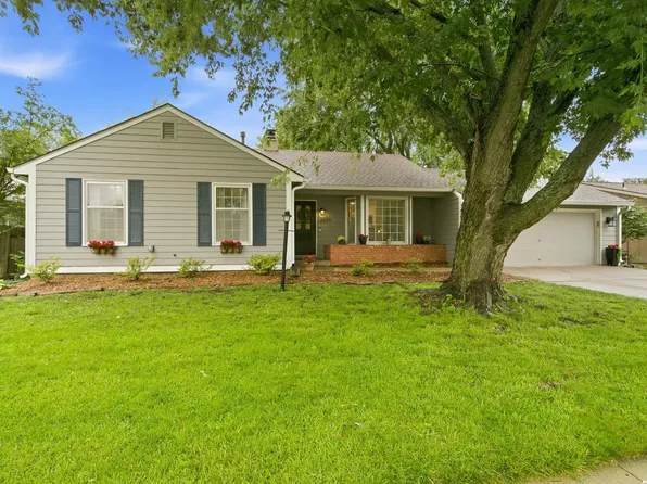 3825 Stetson Dr, Lawrence, KS 66049