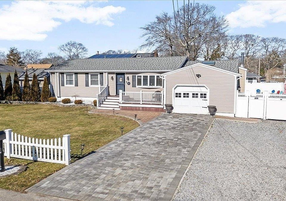 1st image of 35 Robinson Drive