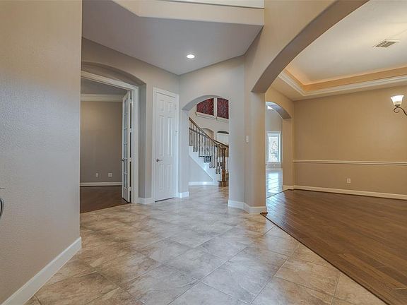 5th image of 31 Bessdale Ct