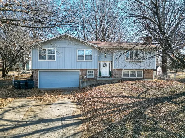 2404 Brush Creek Dr, Lawrence, KS 66047