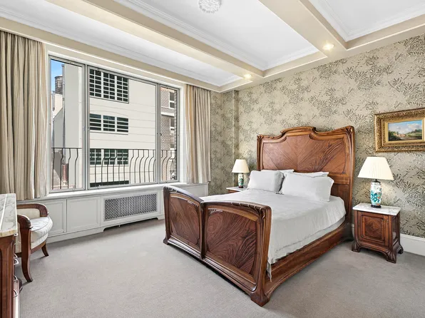 122 East 82nd Street image 2 of 12