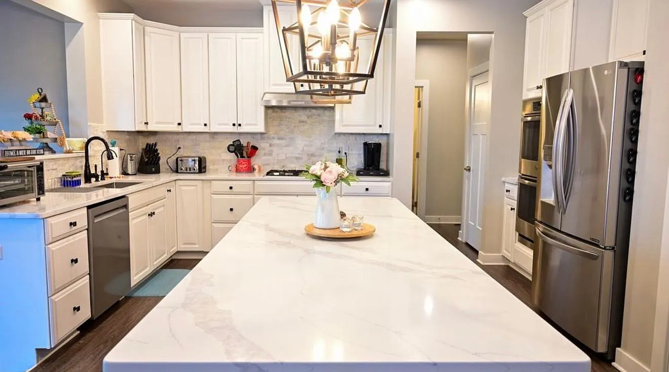 7 bed, 4686 sqft, $3,800 — Photo 4