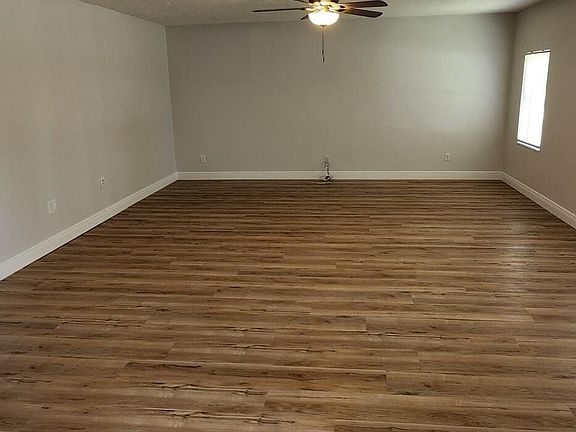 3rd image of 924 Kings Post Rd