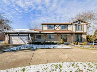 25383 Liberty Ln, Farmington Hills, MI
