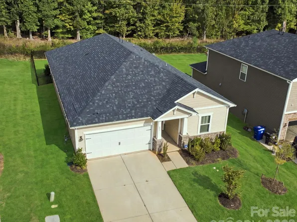 151 Bird Dog Dr, Mooresville, NC 28115