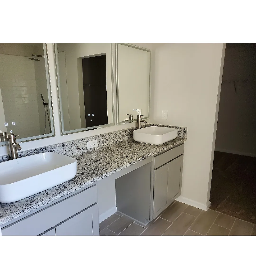4 bed, 2.5 bath, 2700 sqft, $2,995 — Photo 2