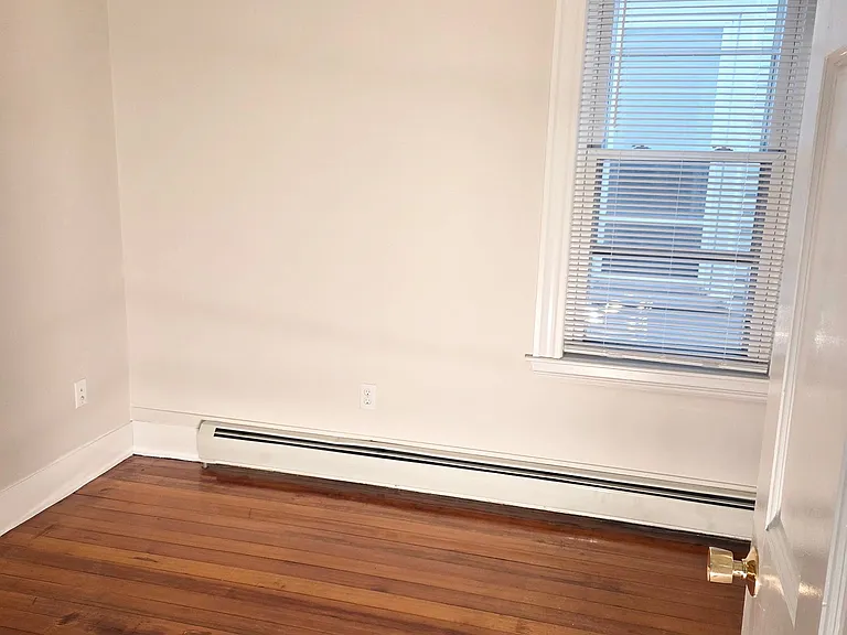 823 Saratoga St — Photo 7