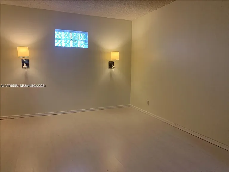 2731 Taft St #311 — Photo 12