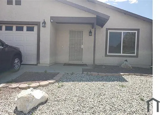 920 Chateau Way — Photo 1