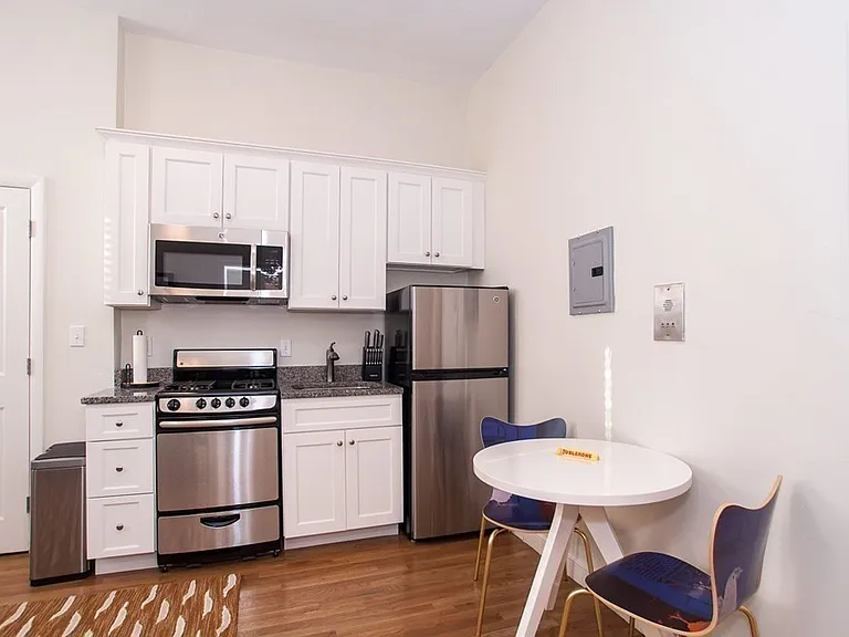 102 Chandler St #6 — Photo 2