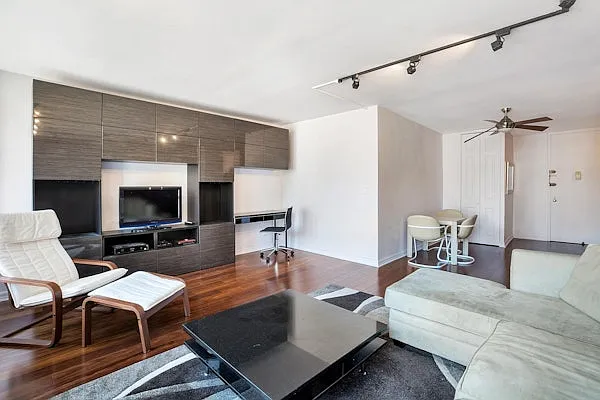 330 E 33rd St #10K — Photo 3