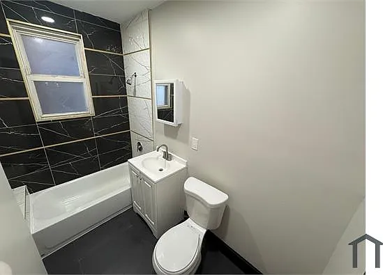81 Montgomery St #83 — Photo 5