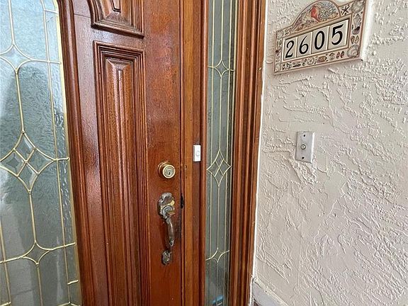 5th image of 2605 Bay Dr