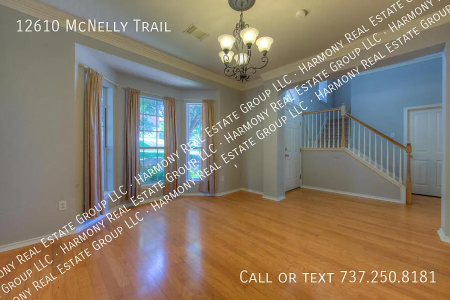 Wonderful neighborhood amenities,backs to greenbelt! — Photo 4