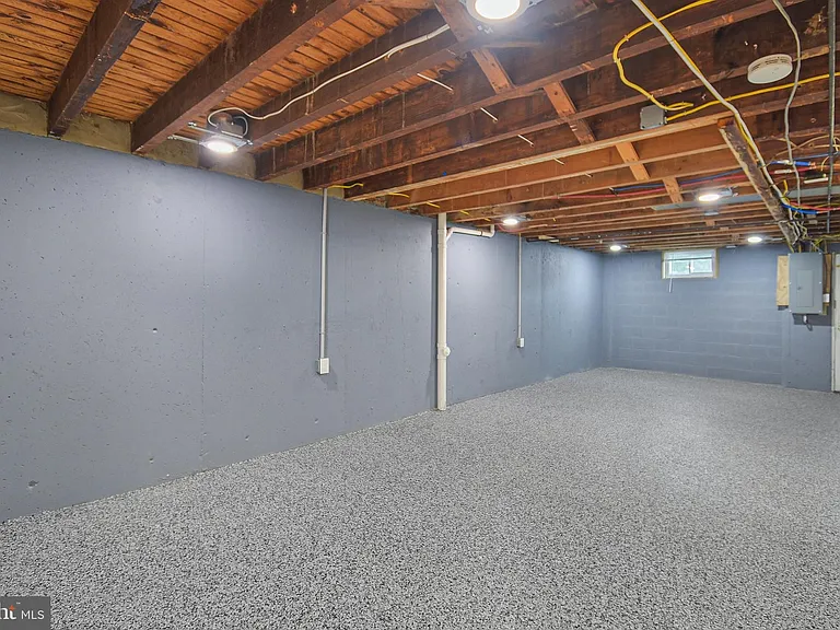 505 Stratford Rd — Photo 10