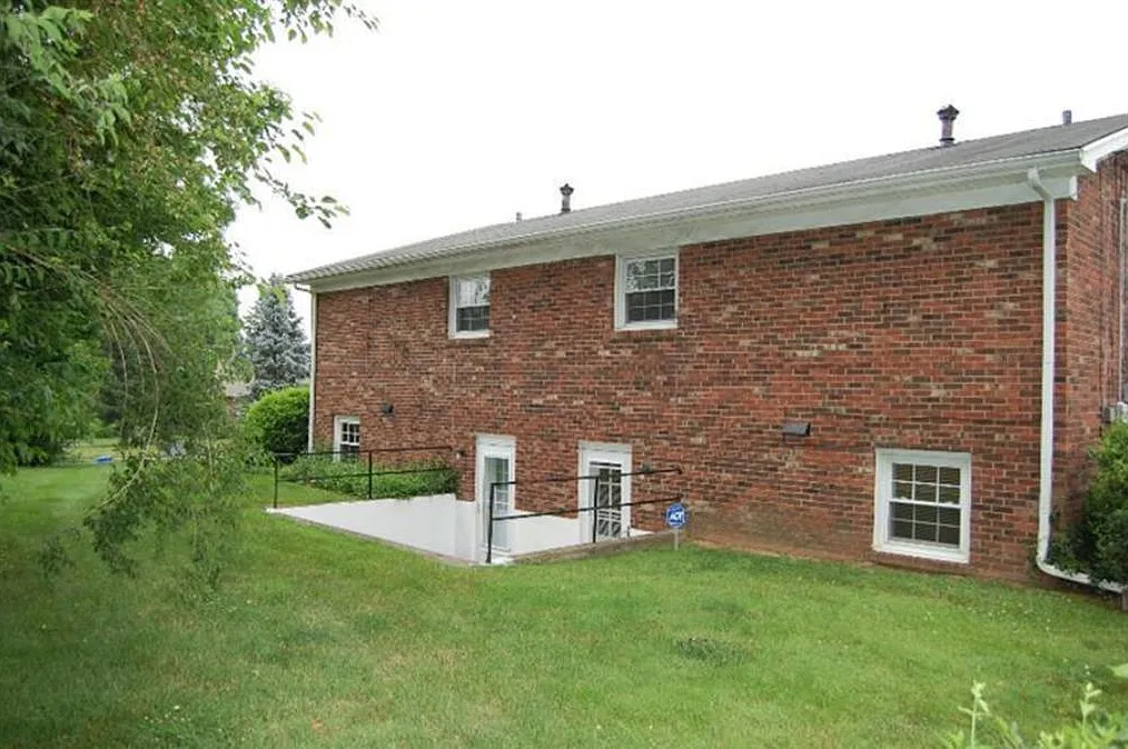 2 bed, 1.5 bath, 1450 sqft, $1,650 — Photo 4