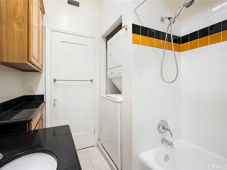 216-218 E Windsor Rd #1 — Photo 14