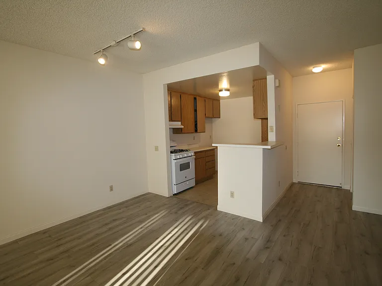 3637 Clarington Ave #112 — Photo 20