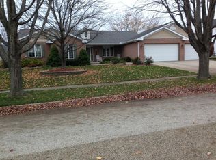 51 Ravenwood Cir, Bloomington, IL