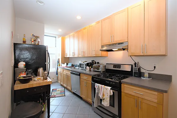 Rented by R New York | media 8