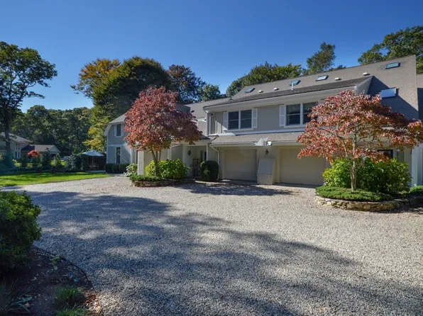 45 Highfield Dr APT 3, Falmouth, MA 02540