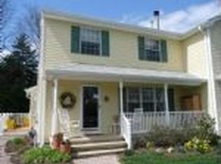 6 Eaton Pl, Hopewell, NJ 08525