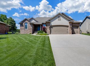 10022 W Westlakes Ct, Wichita, KS 67205