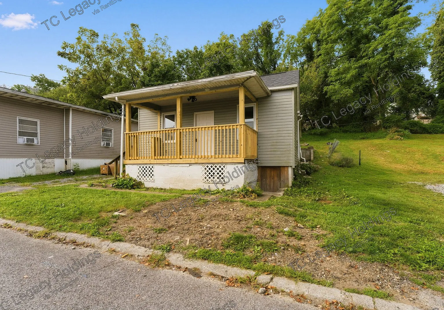 3 bed, 1.0 bath, 1304 sqft, $1,150 — Photo 3
