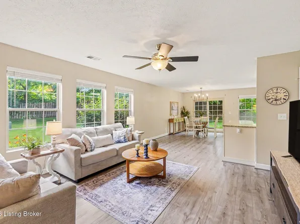 8622 Grand Neptune Dr, Louisville, KY 40228