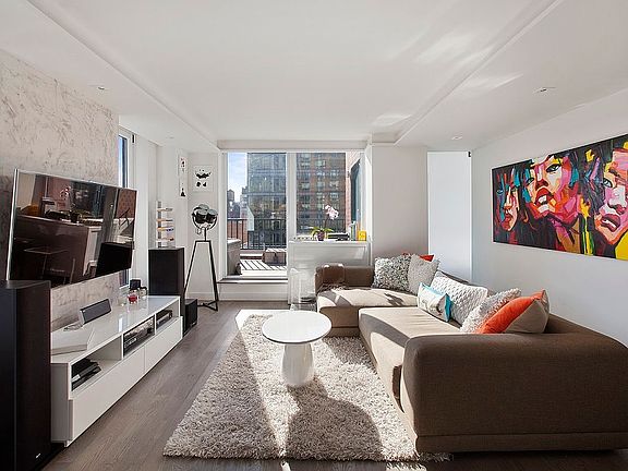 2nd image of 1 Irving Pl APT V15b