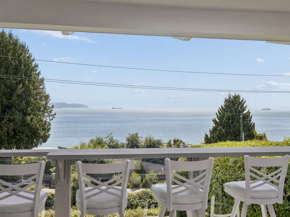 2621 Bellevue Ave, West Vancouver, BC V7V 1E5
