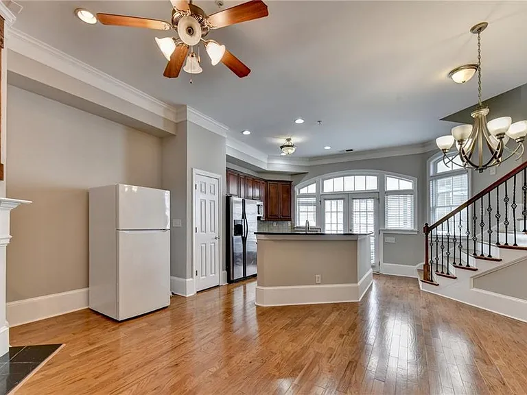 813 Clifton Heights Ln NE — Photo 6