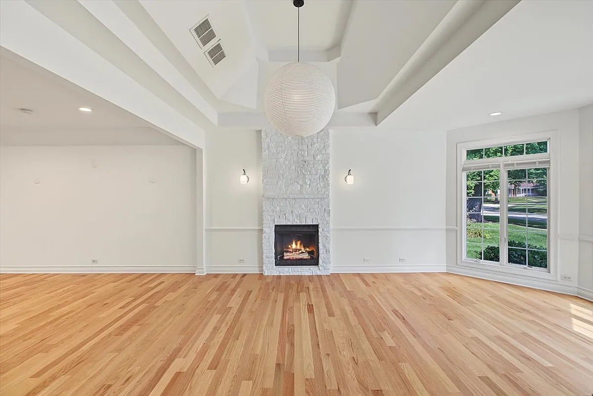4 bed, 2877 sqft, $5,800 — Photo 2