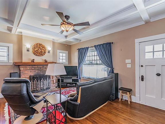 4th image of 2244 Hurley Ave