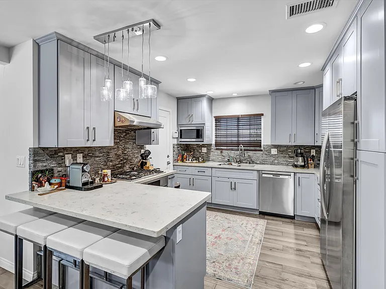 3078 Trinity Dr — Photo 9