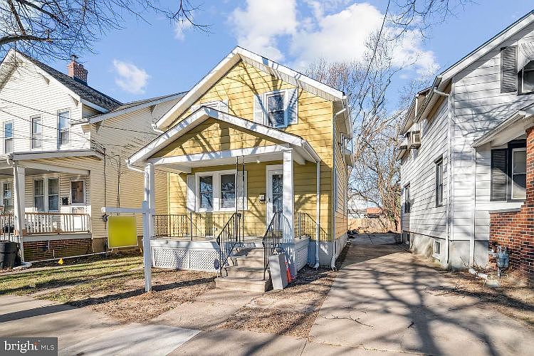 1st image of 21 Alden Ave