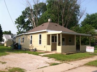 1018 E Washington St, Clinton, IL 61727