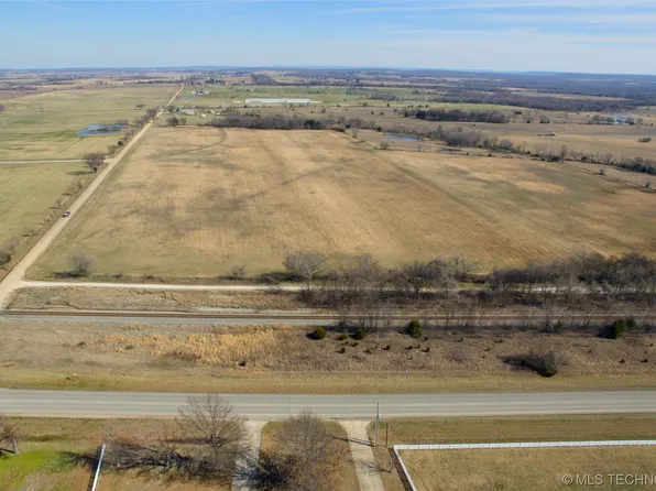 E 1100th Rd, Checotah, OK 74426