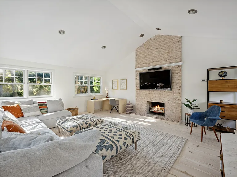 21 Georgica Woods Ln — Photo 9