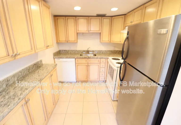 170 Dorset E — Photo 32