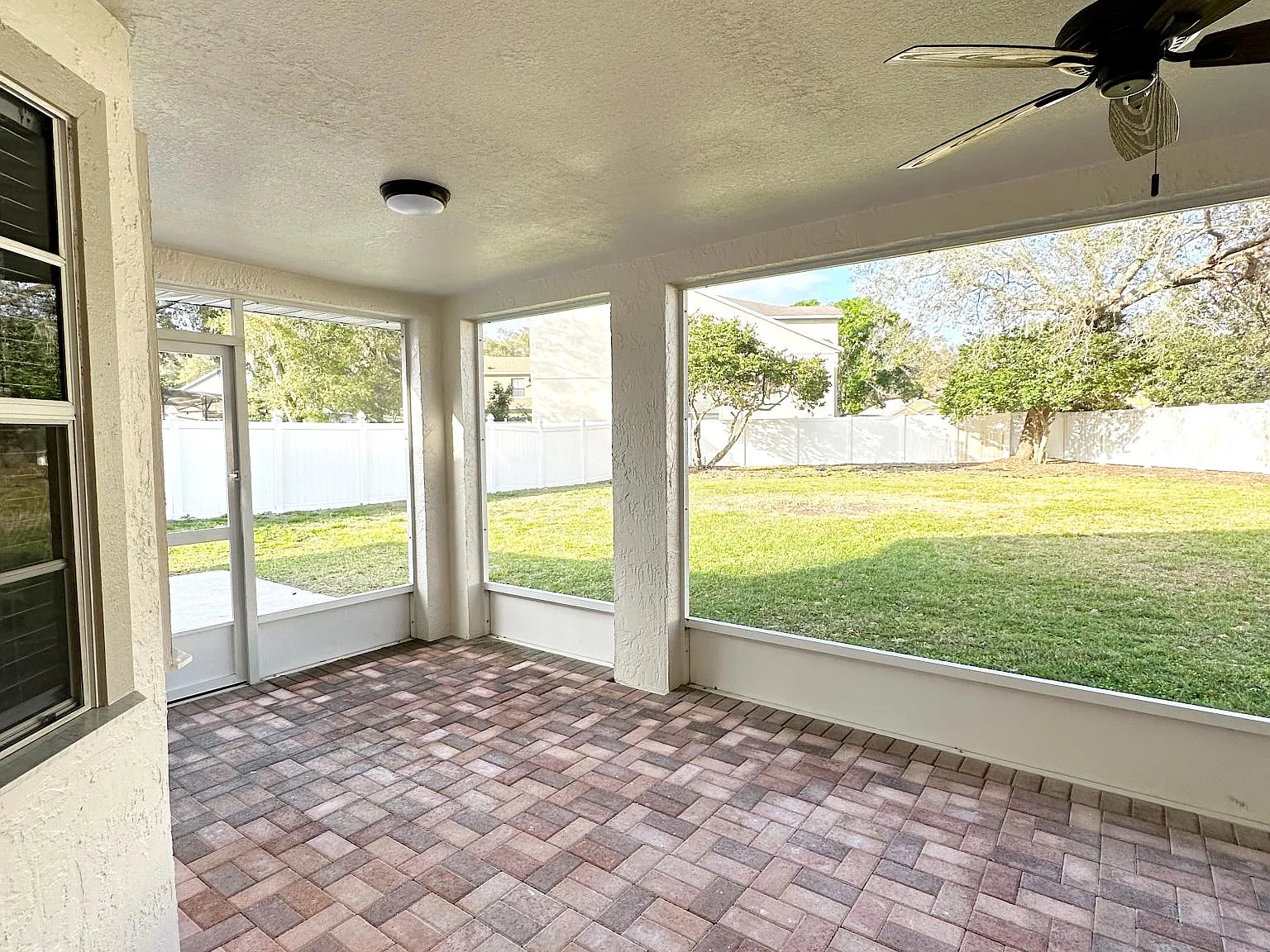 3 bed, 2.5 bath, 1982 sqft, $2,525 — Photo 3