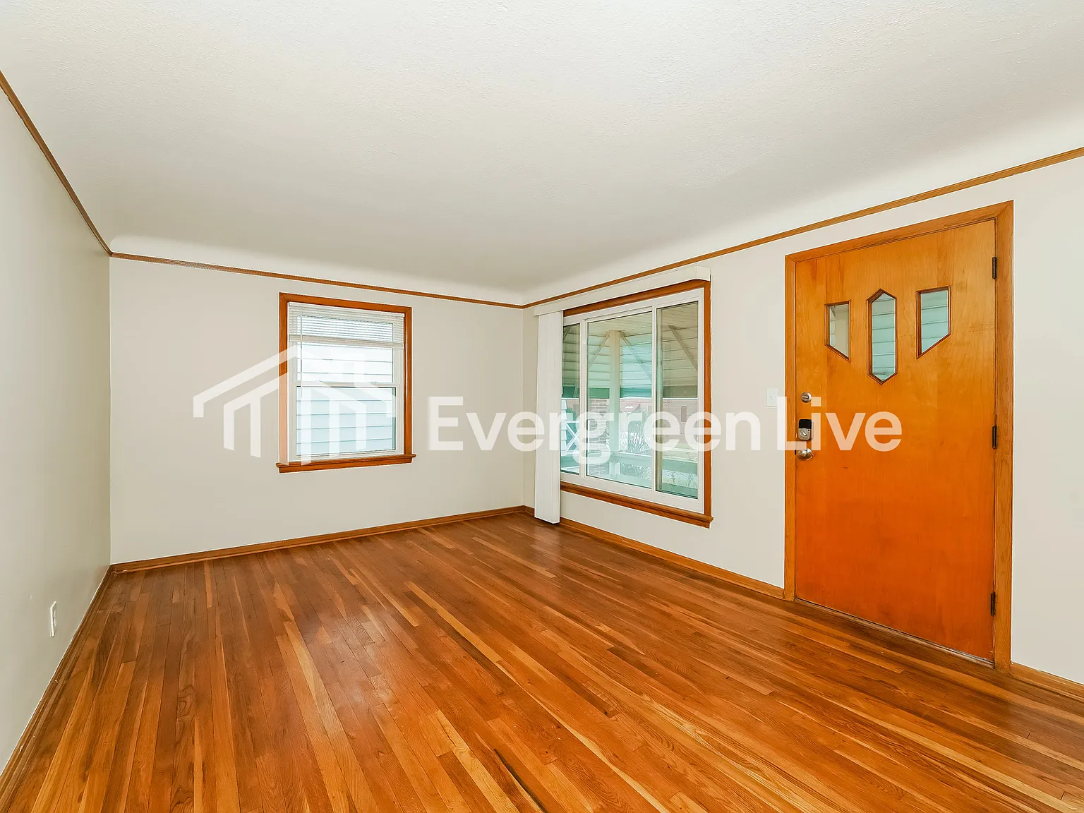2 bed, 1.0 bath, 1221 sqft, $1,245 — Photo 2