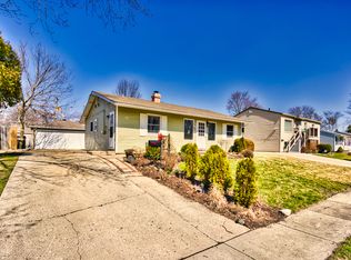 118 Hickory Ave, Streamwood, IL 60107