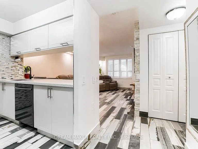 9017 Leslie St #222 — Photo 4