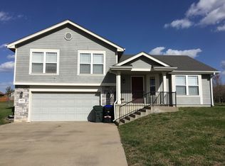 4412 SW Cambridge Ave, Topeka, KS 66610