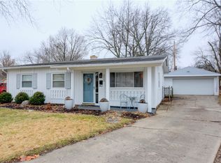 2260 W Oaklawn Dr, Decatur, IL 62526