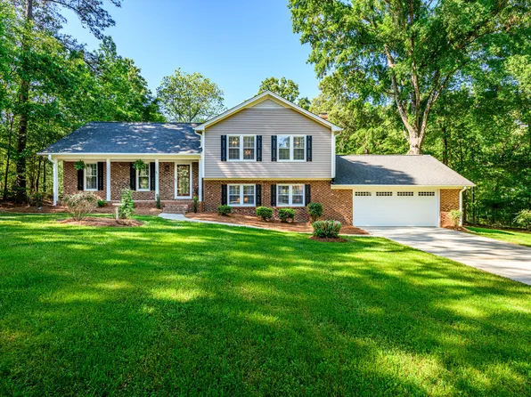 3301 Manor Ridge Dr, Raleigh, NC 27603