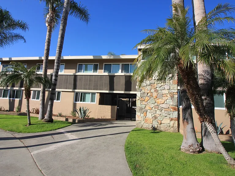 Melrose Manor Apartments - Riverside, CA — Photo 94